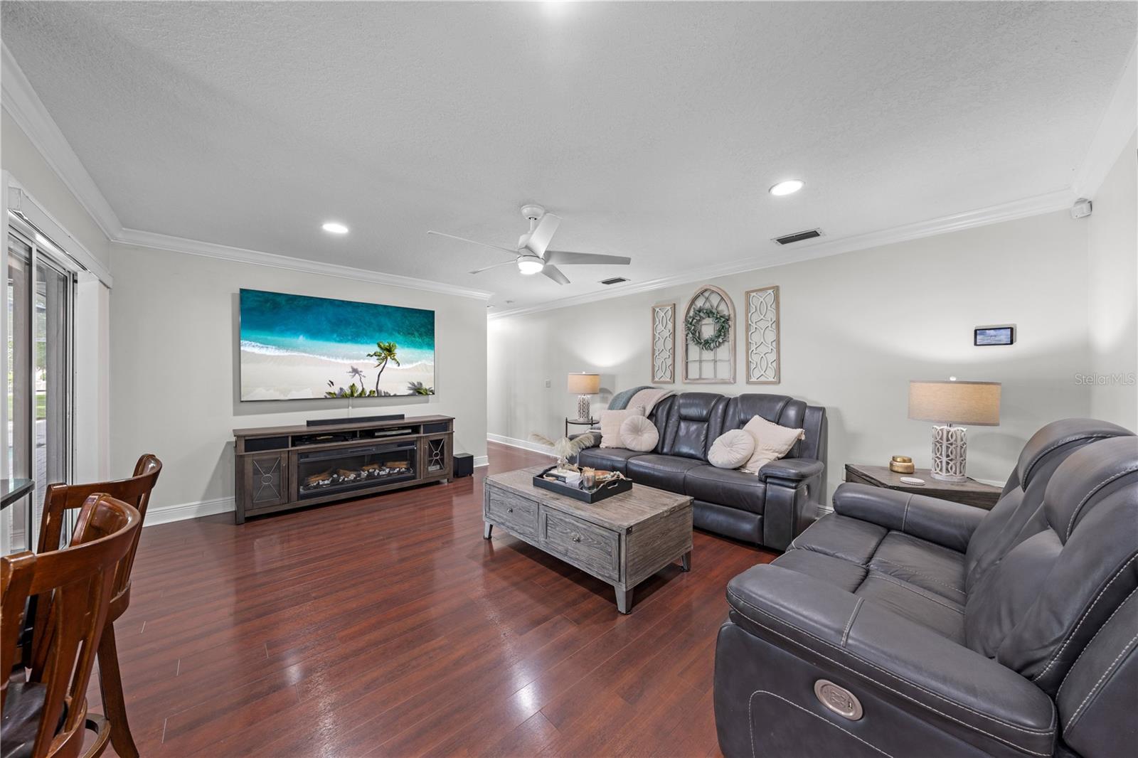 Image 30 of 84 For 2094 Camelot Boulevard