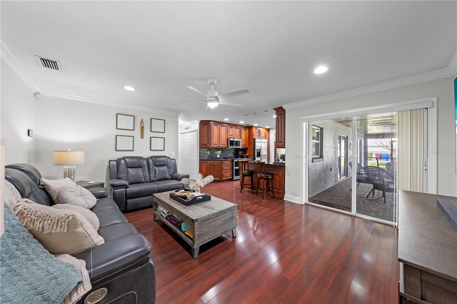 Image 32 of 84 For 2094 Camelot Boulevard