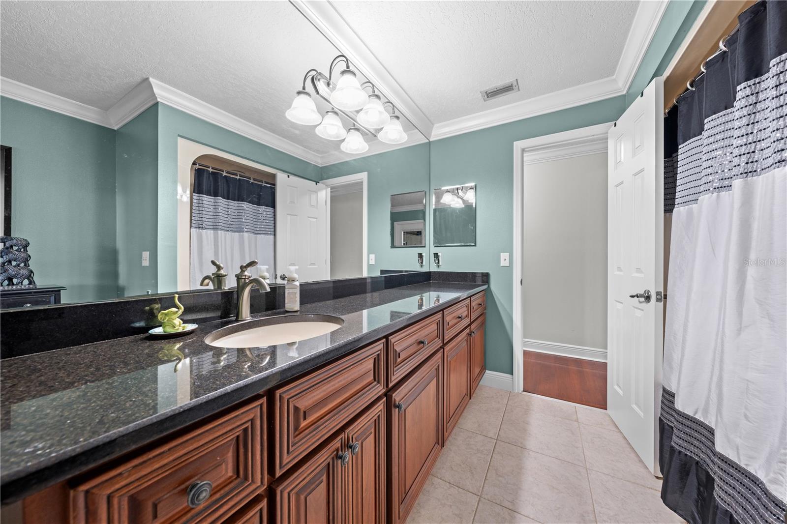 Image 35 of 84 For 2094 Camelot Boulevard