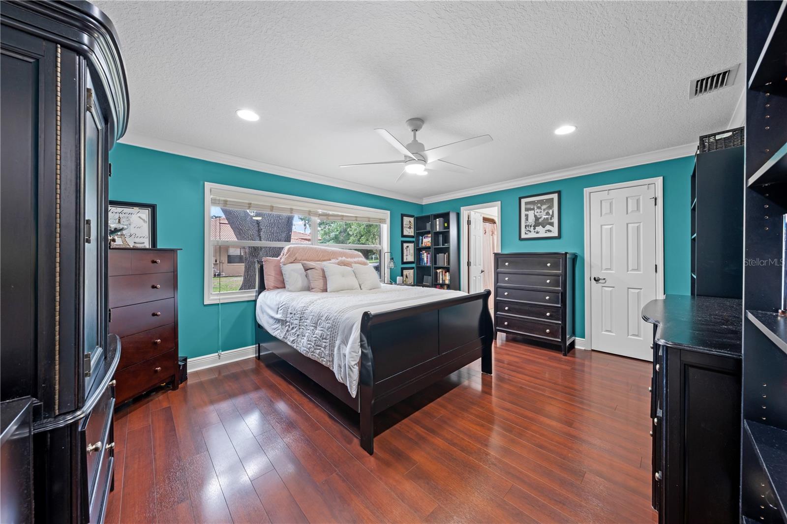 Image 39 of 84 For 2094 Camelot Boulevard