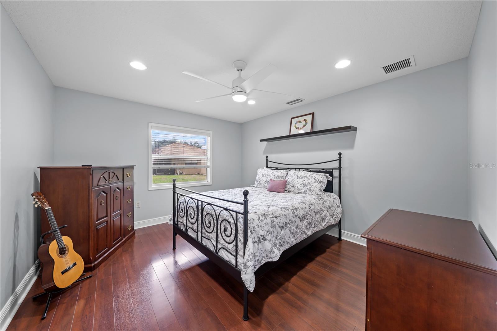 Image 44 of 84 For 2094 Camelot Boulevard