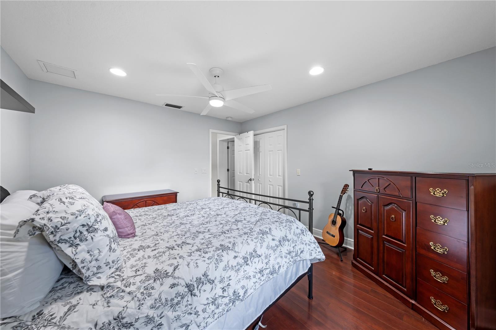 Image 45 of 84 For 2094 Camelot Boulevard