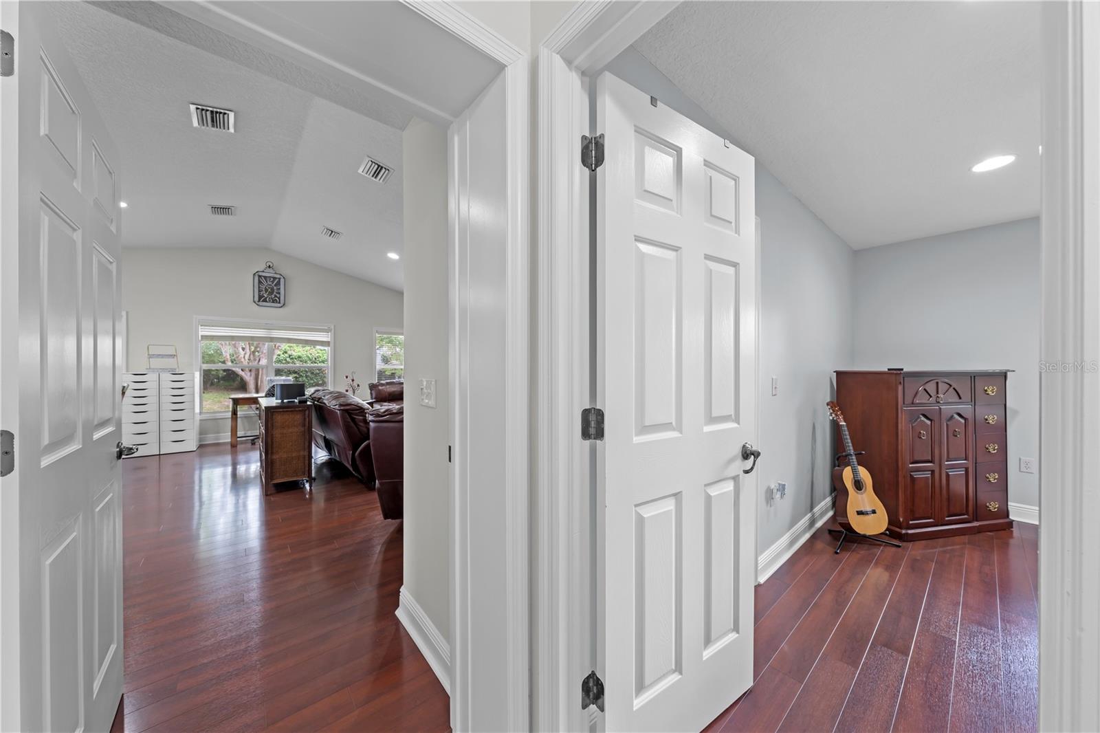 Image 46 of 84 For 2094 Camelot Boulevard