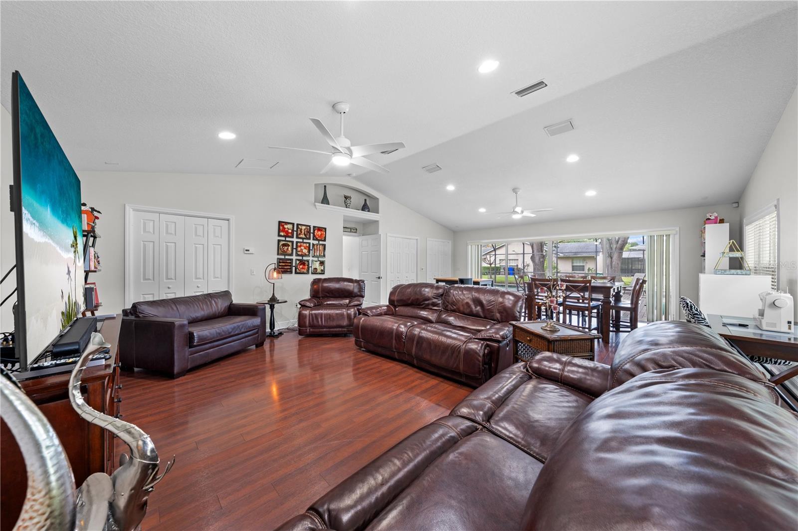 Image 49 of 84 For 2094 Camelot Boulevard