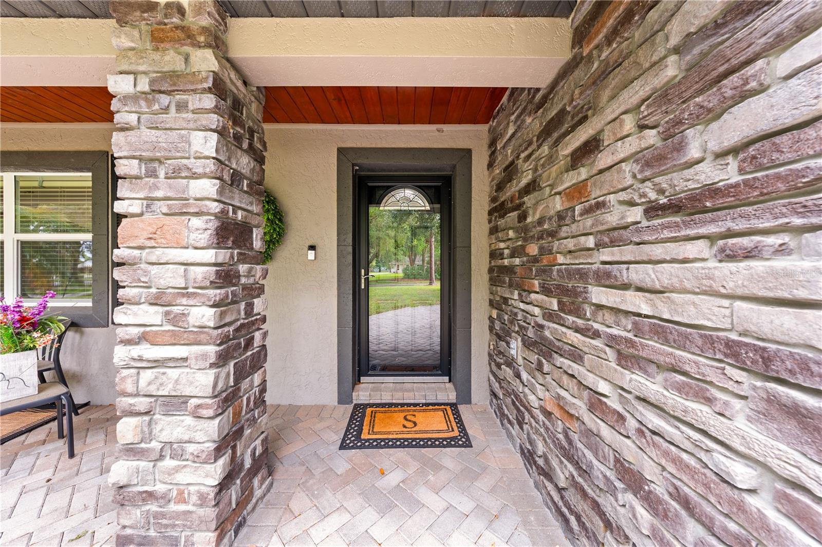 Image 5 of 84 For 2094 Camelot Boulevard