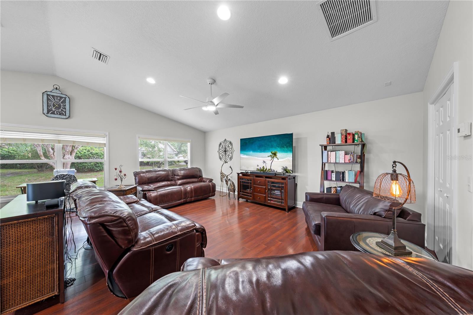 Image 51 of 84 For 2094 Camelot Boulevard