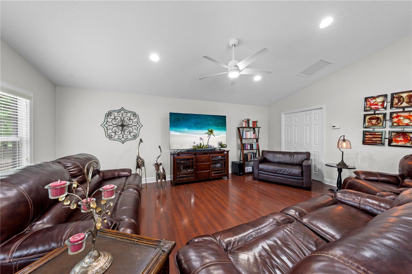 Image 52 of 84 For 2094 Camelot Boulevard