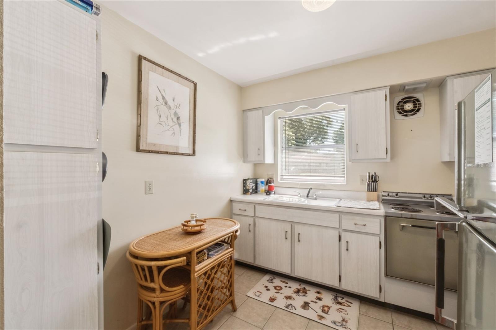 Image 10 of 19 For 714 Minnesota Avenue B