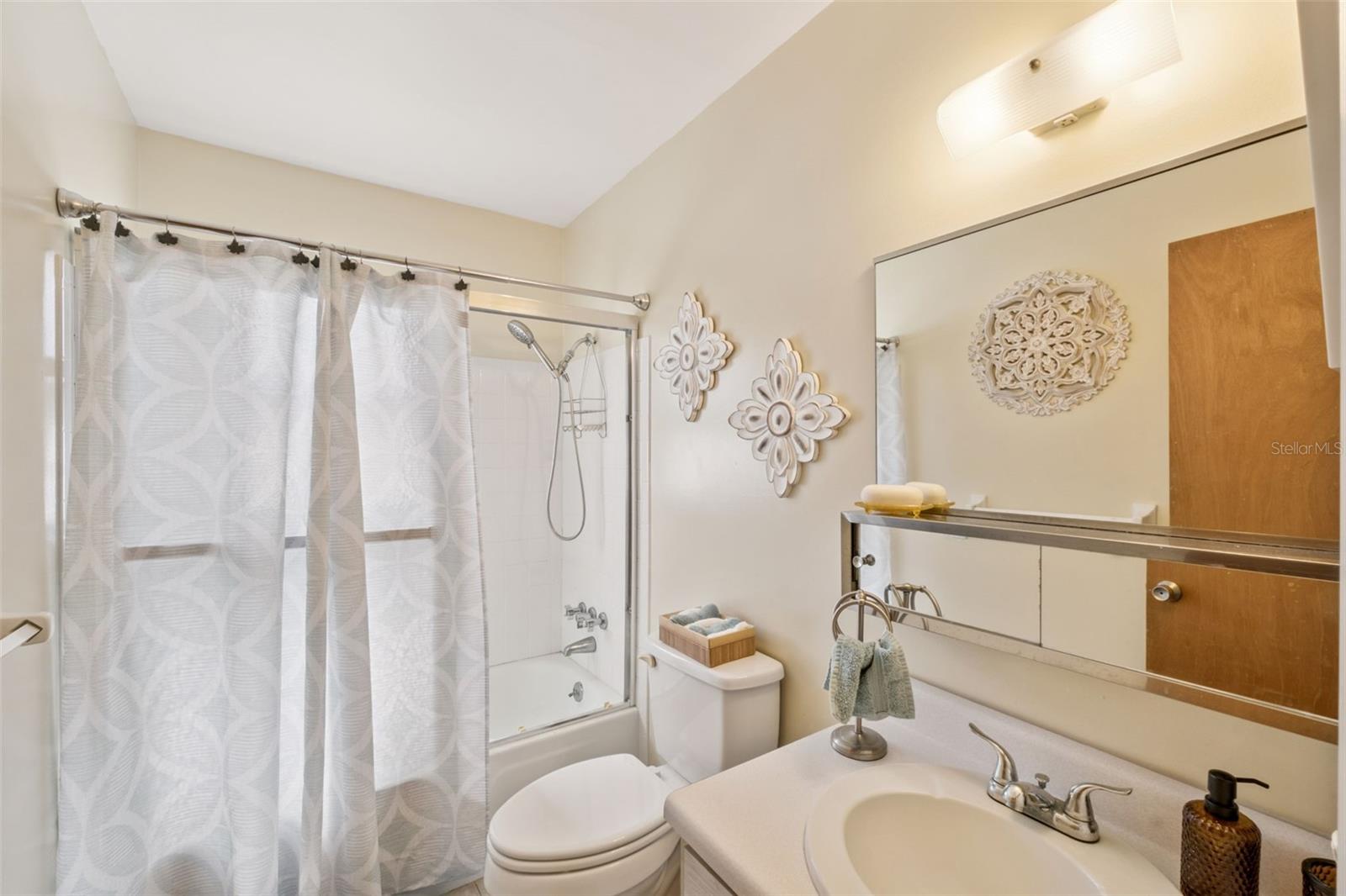 Image 15 of 19 For 714 Minnesota Avenue B