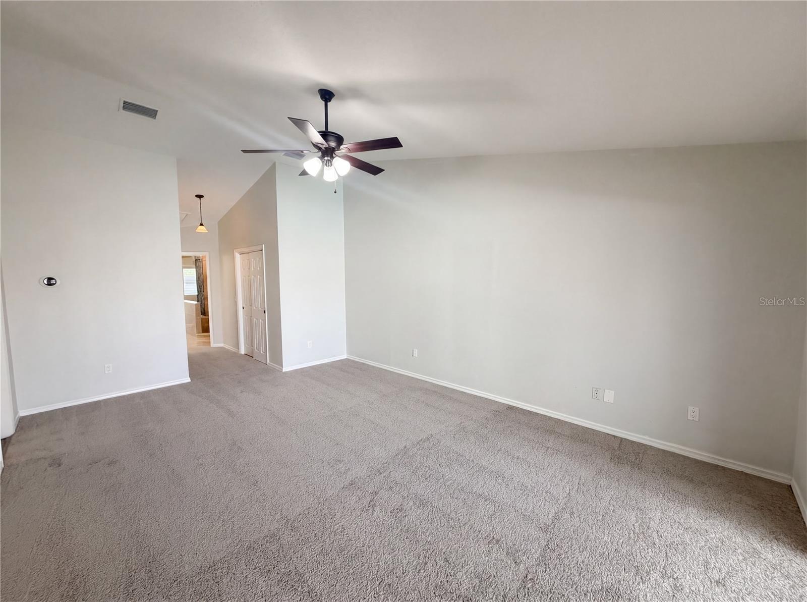 Image 15 of 50 For 5609 Executive Drive