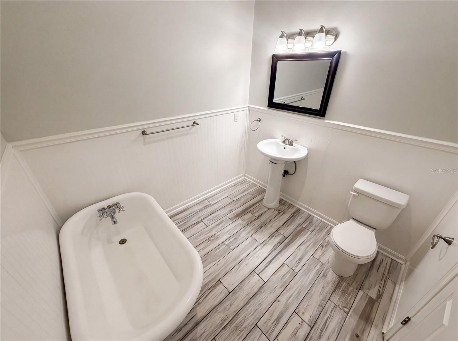 Image 23 of 50 For 5609 Executive Drive