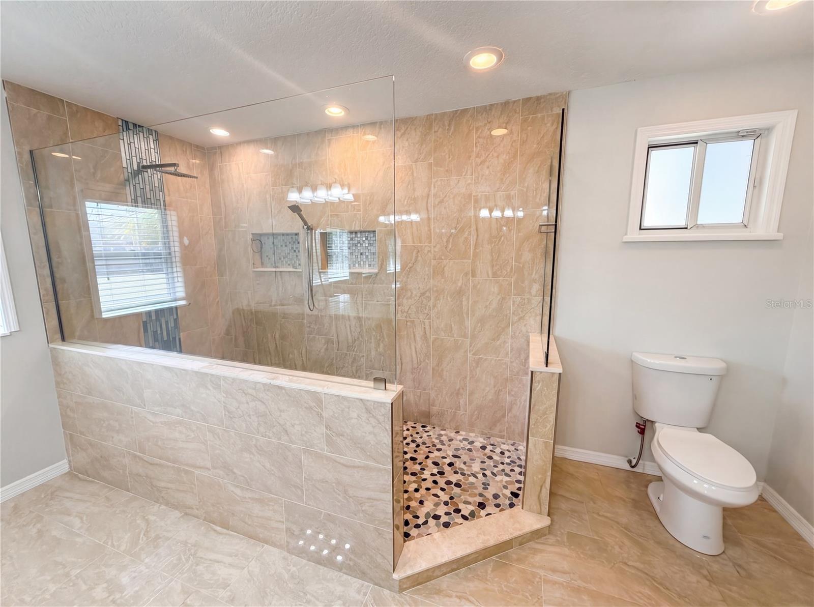 Image 25 of 50 For 5609 Executive Drive