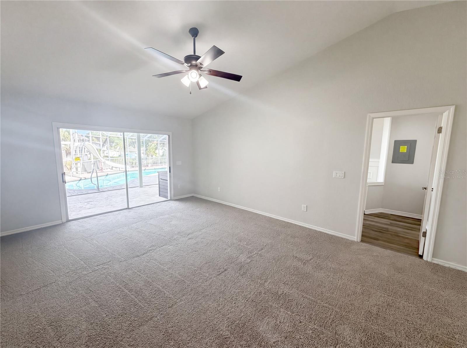 Image 4 of 50 For 5609 Executive Drive