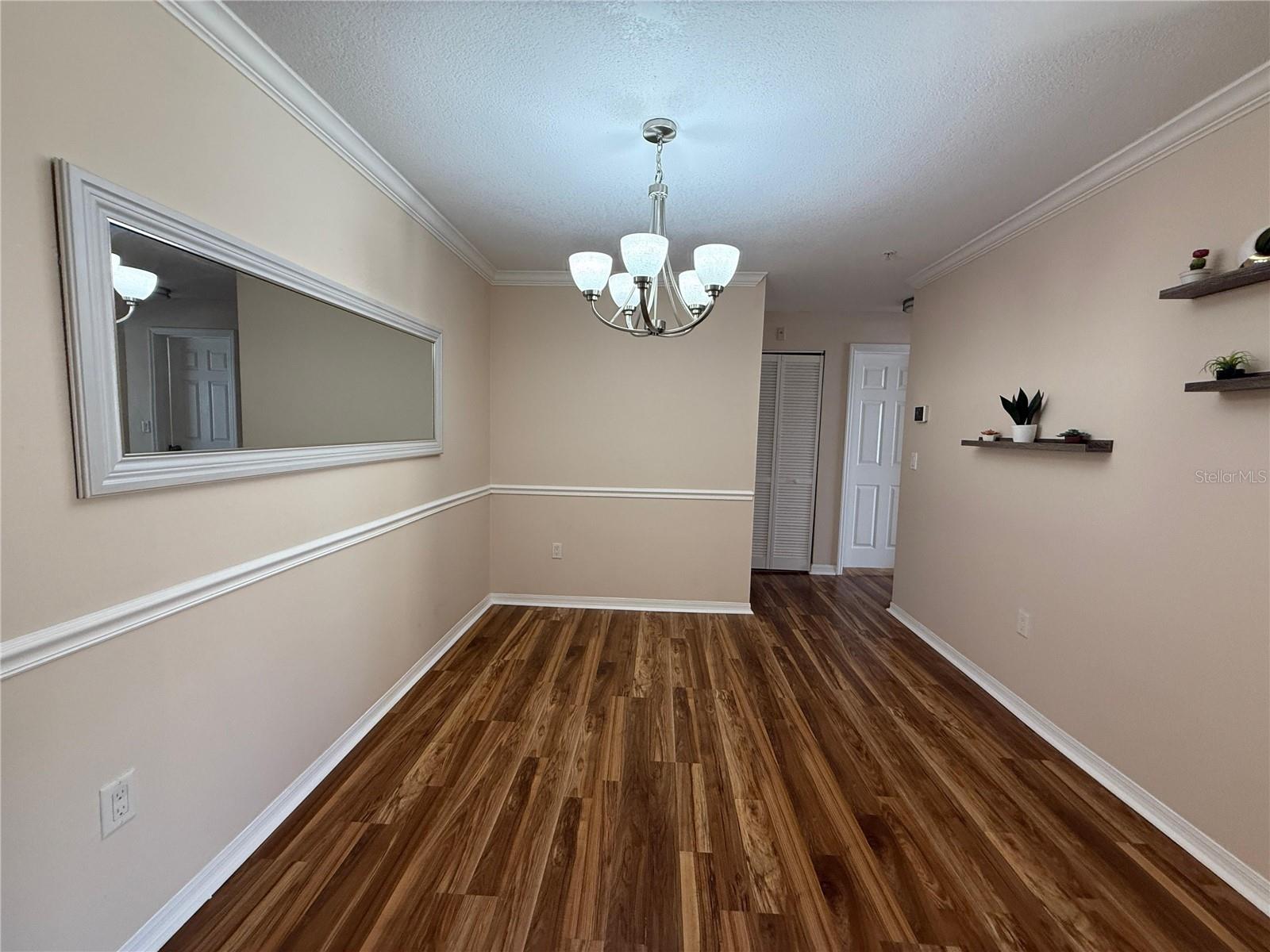 Image 12 of 18 For 1979 Summer Club Drive 213