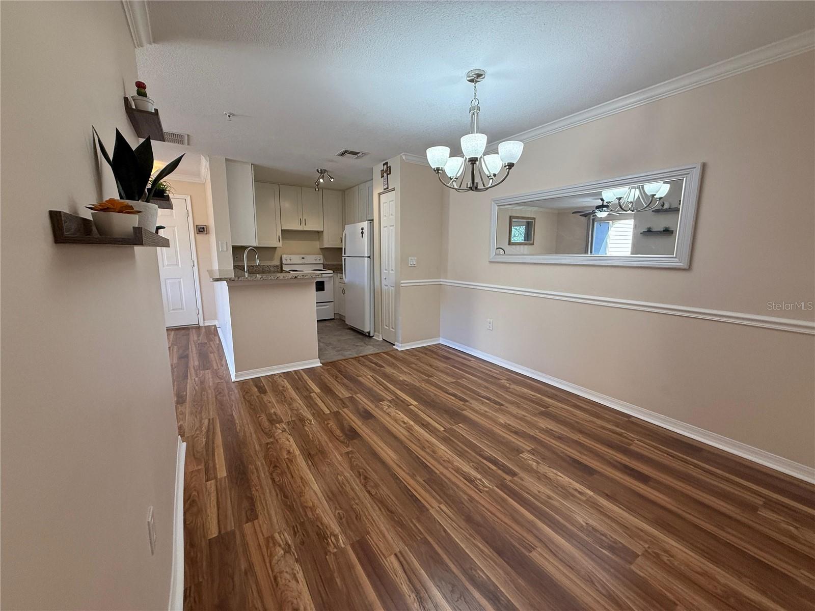 Image 13 of 18 For 1979 Summer Club Drive 213