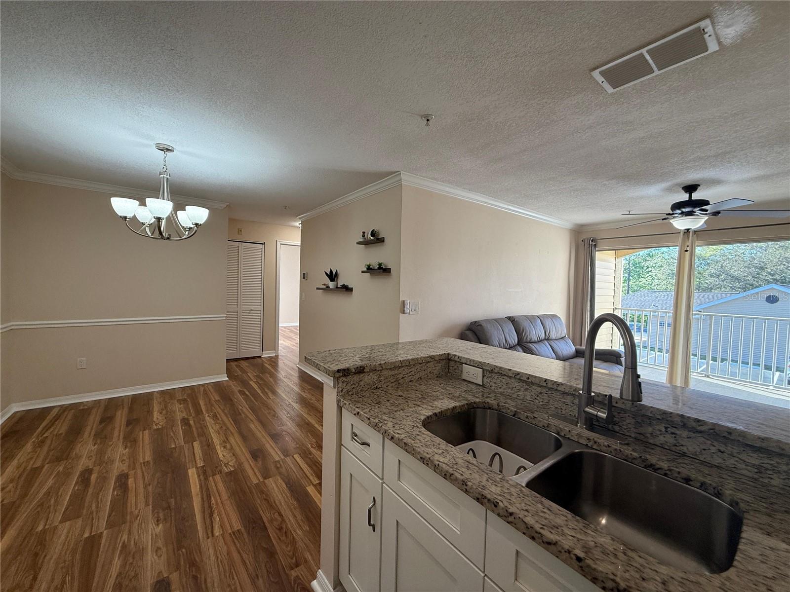 Image 2 of 18 For 1979 Summer Club Drive 213