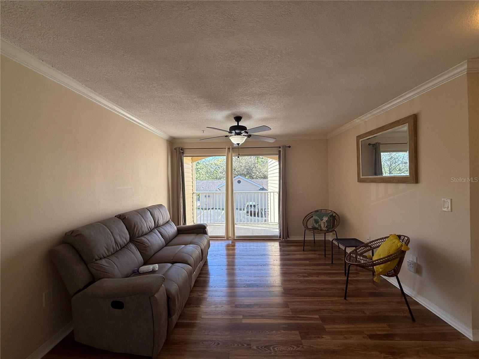 Image 3 of 18 For 1979 Summer Club Drive 213