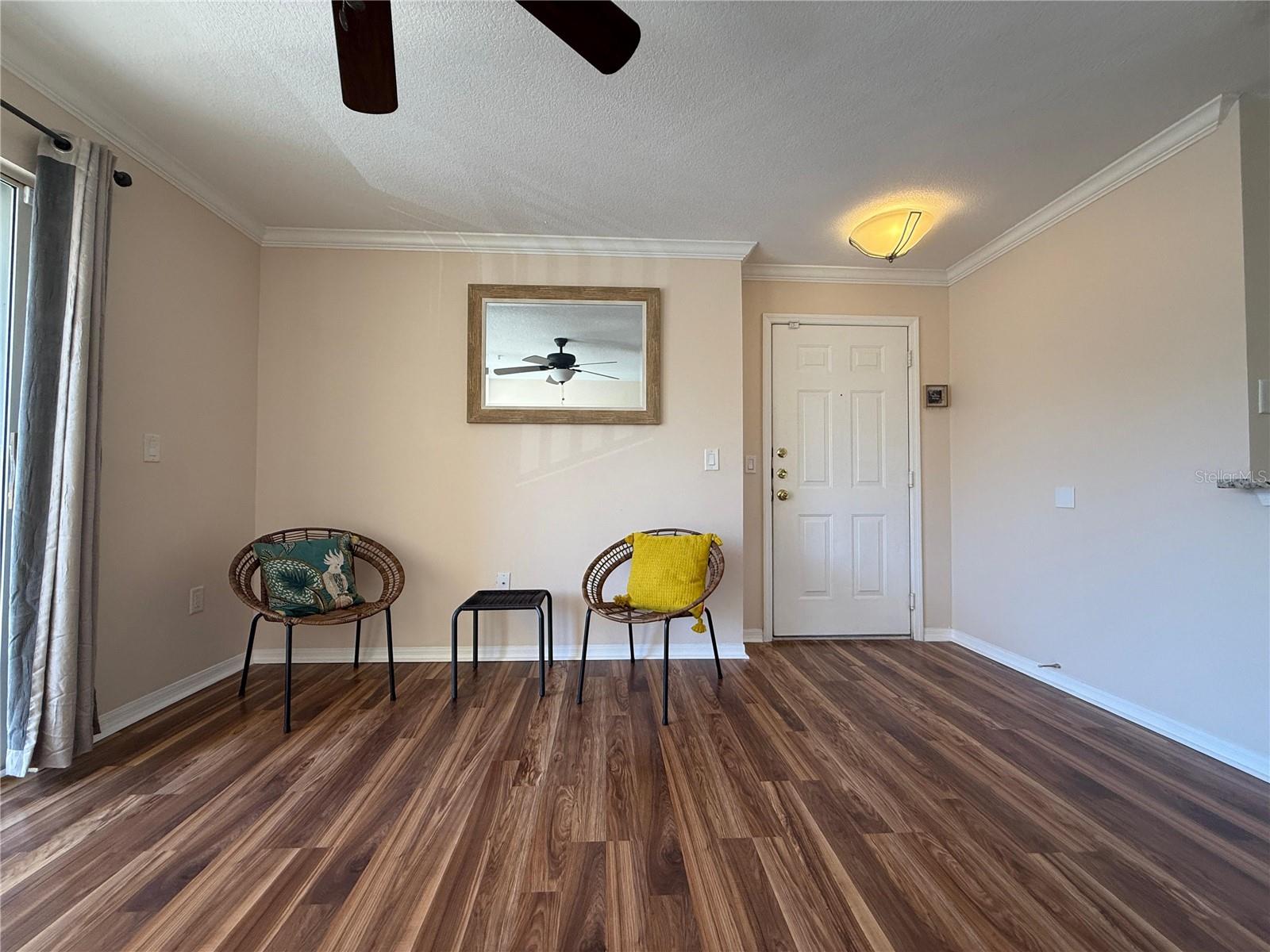 Image 4 of 18 For 1979 Summer Club Drive 213