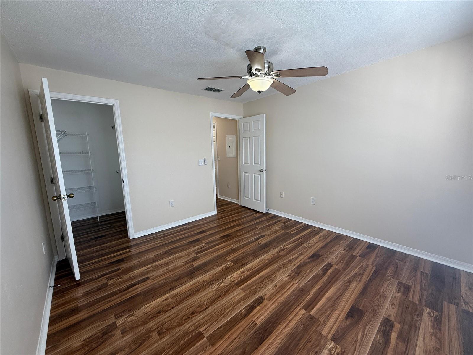 Image 8 of 18 For 1979 Summer Club Drive 213