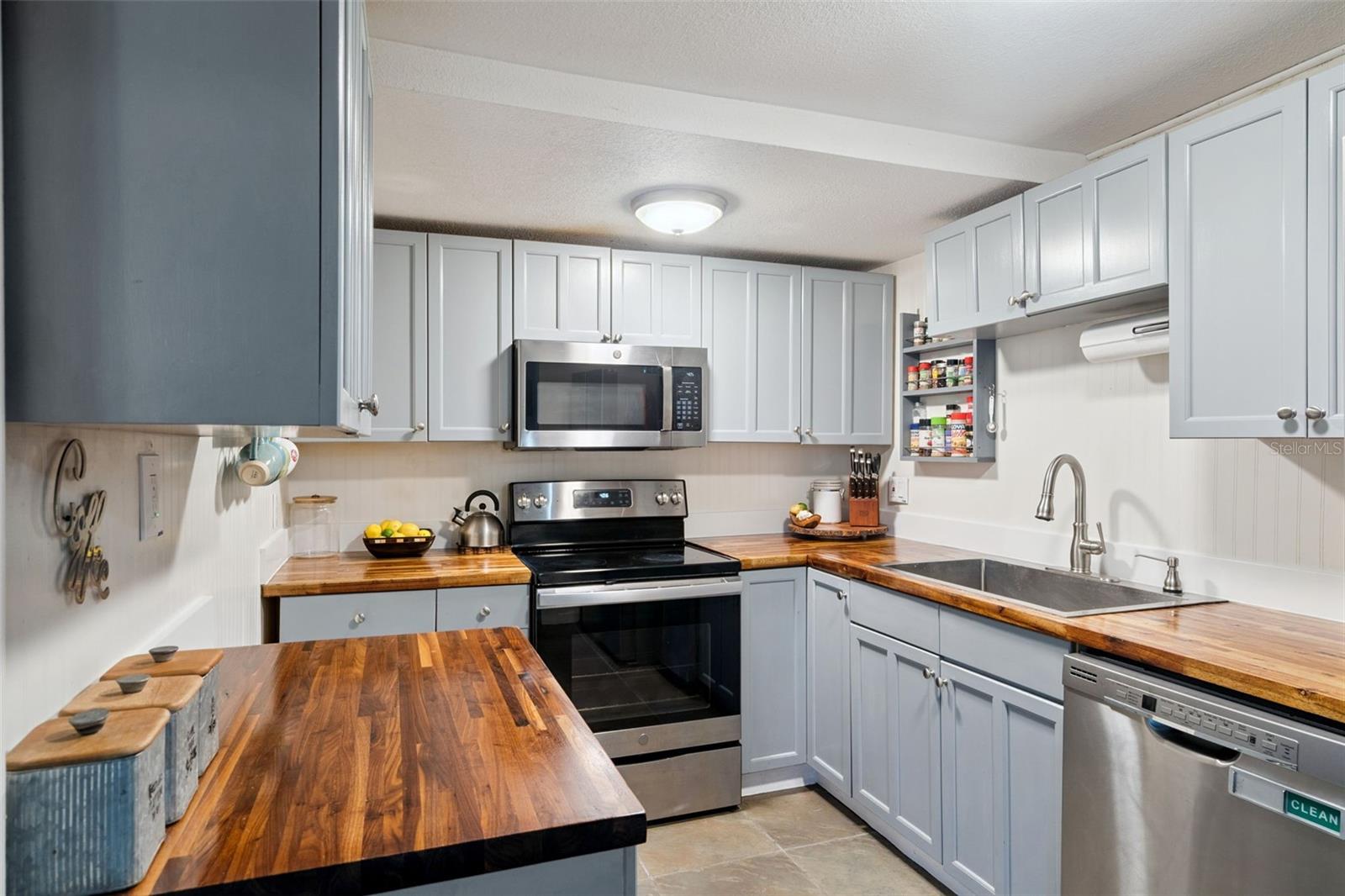 Image 2 of 34 For 2112 9th Street