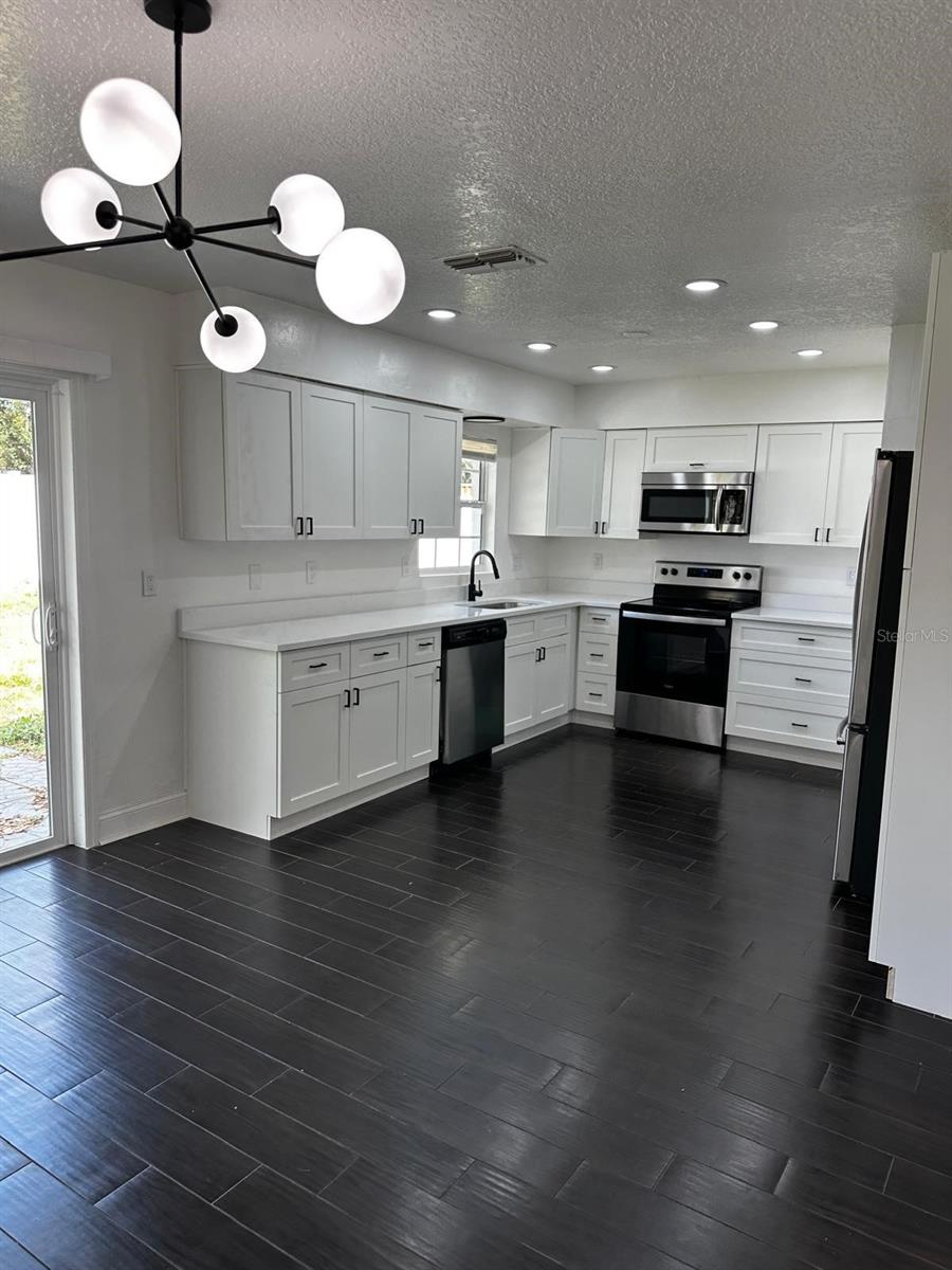 Image 11 of 33 For 1520 Country Ridge Drive