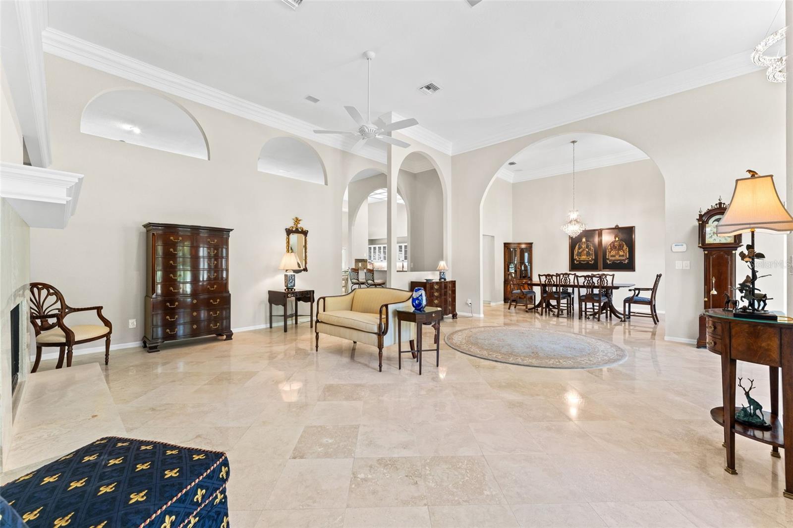 Image 10 of 77 For 811 Greenshire Court