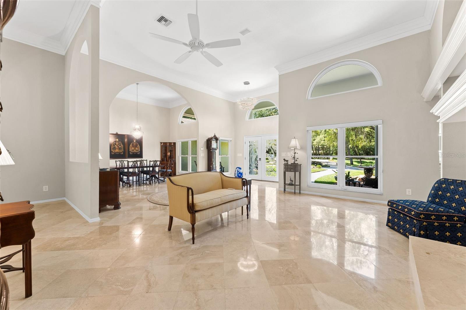 Image 11 of 77 For 811 Greenshire Court