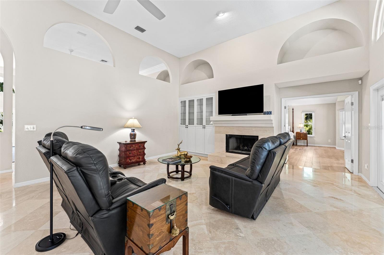 Image 15 of 77 For 811 Greenshire Court