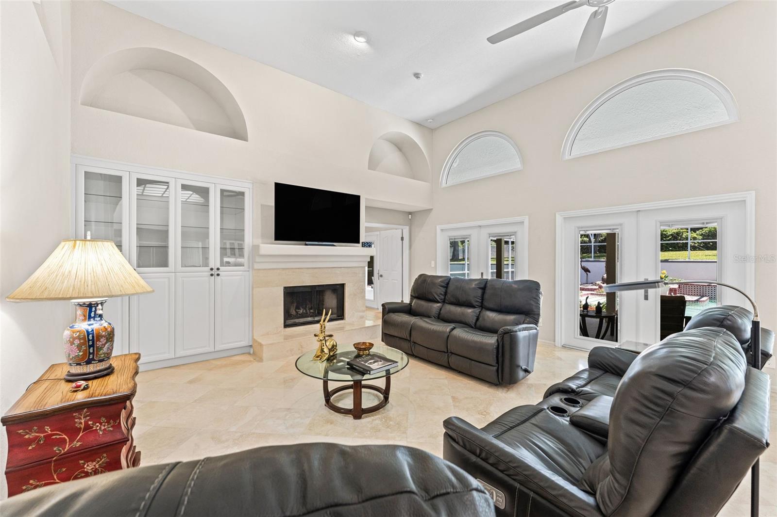 Image 16 of 77 For 811 Greenshire Court