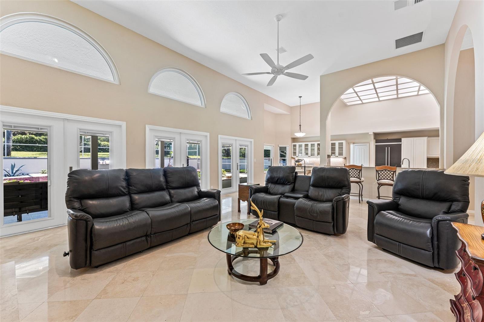 Image 17 of 77 For 811 Greenshire Court