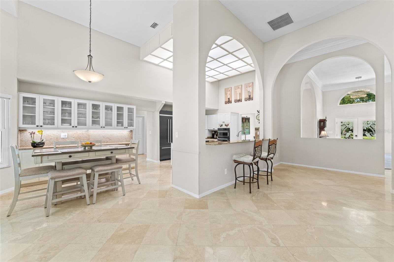 Image 18 of 77 For 811 Greenshire Court