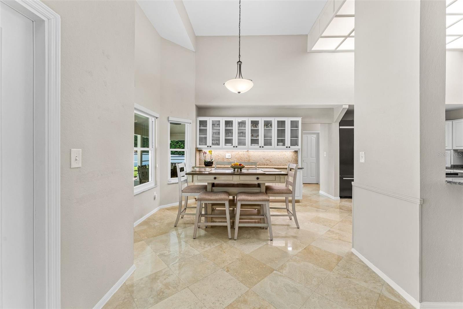 Image 23 of 77 For 811 Greenshire Court