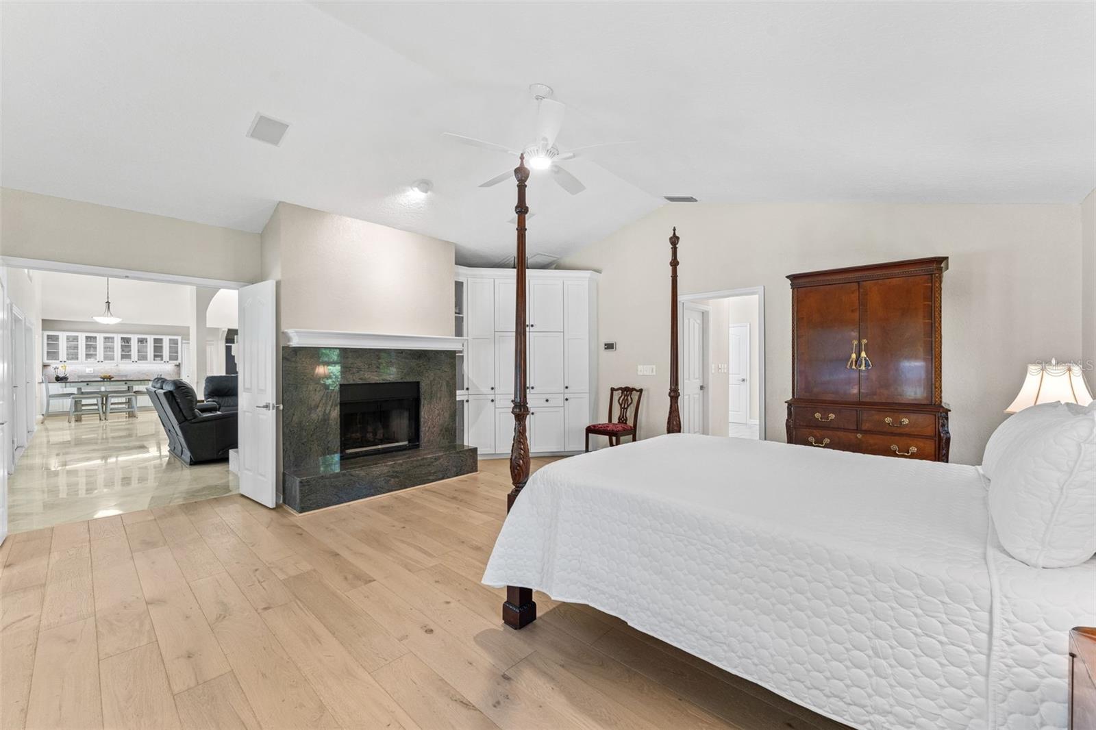 Image 25 of 77 For 811 Greenshire Court