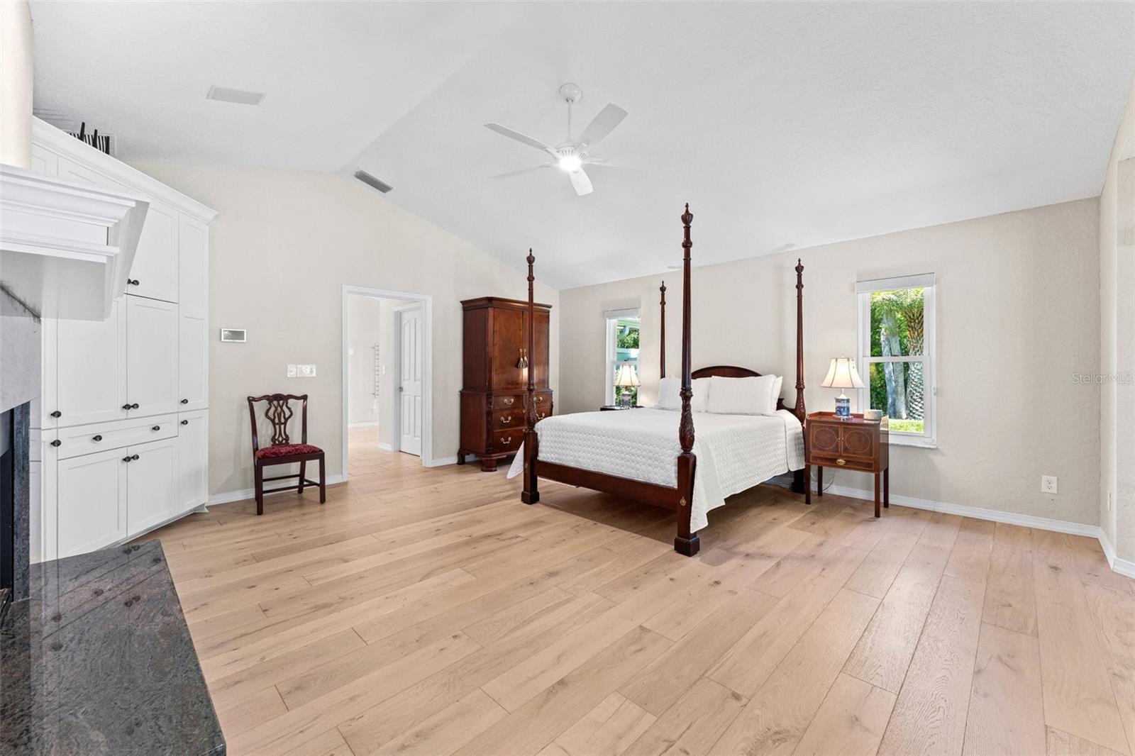 Image 26 of 77 For 811 Greenshire Court