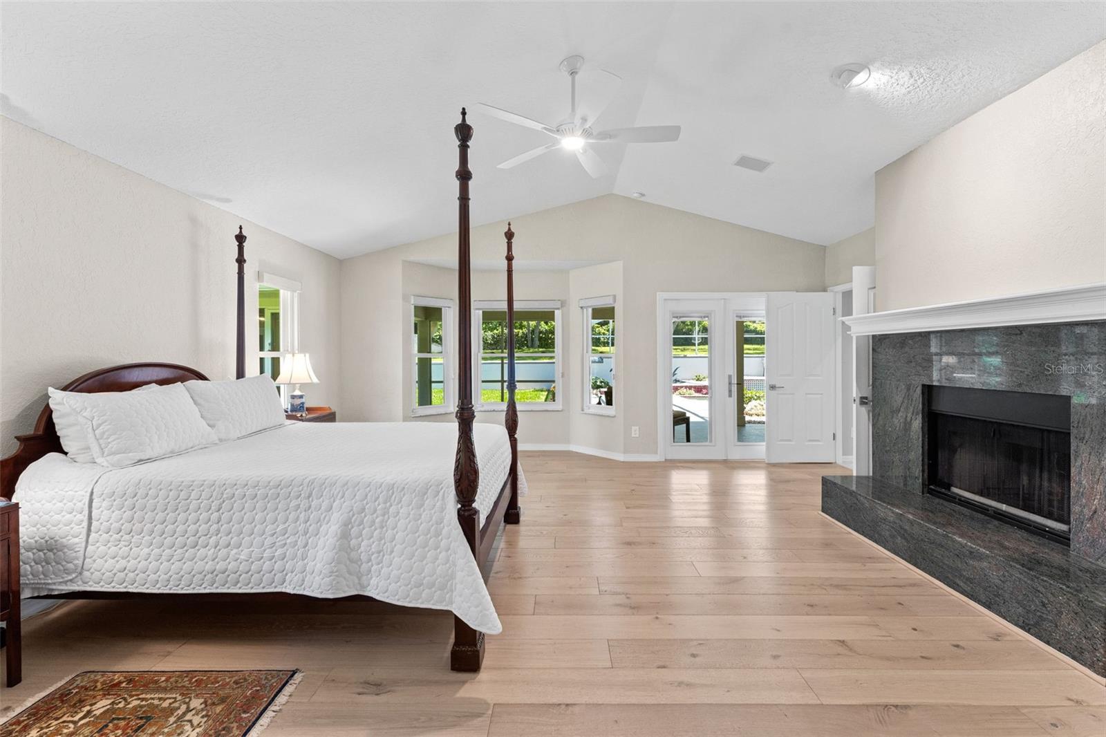 Image 27 of 77 For 811 Greenshire Court