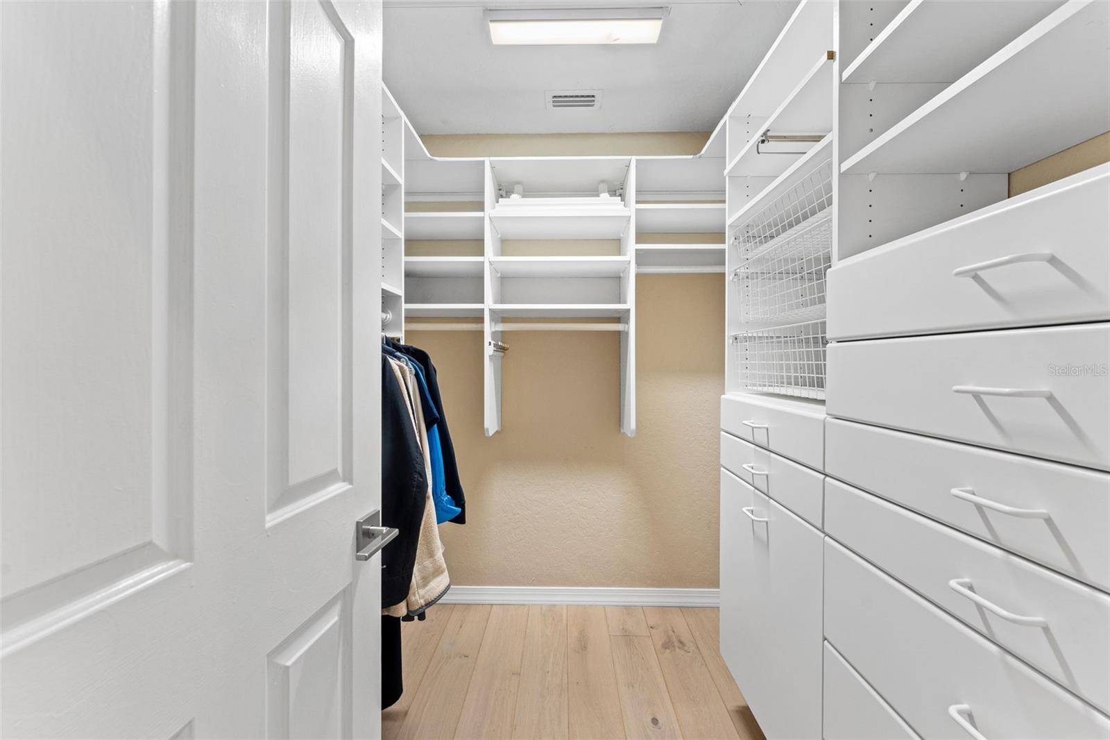 Image 29 of 77 For 811 Greenshire Court