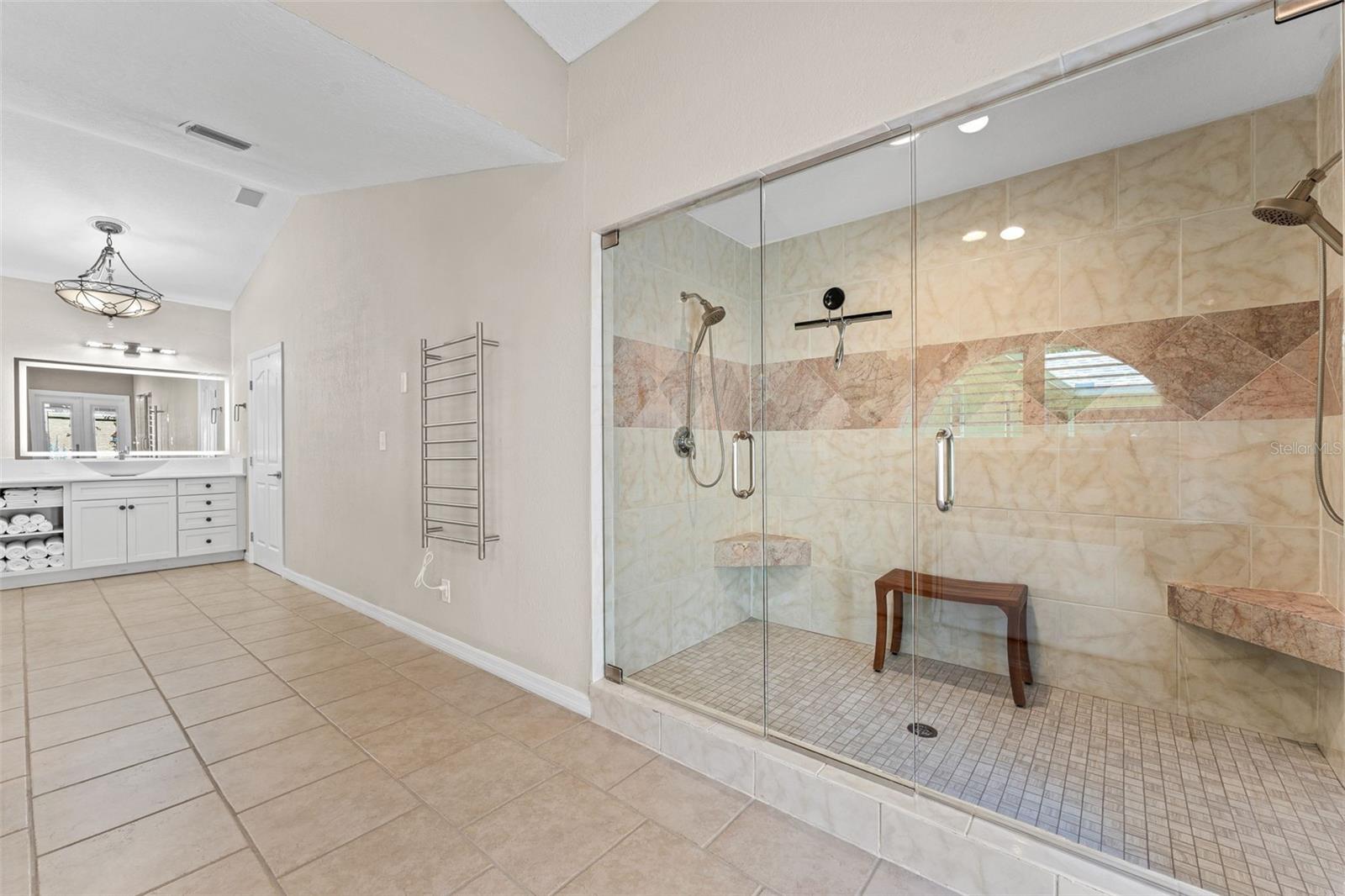 Image 33 of 77 For 811 Greenshire Court