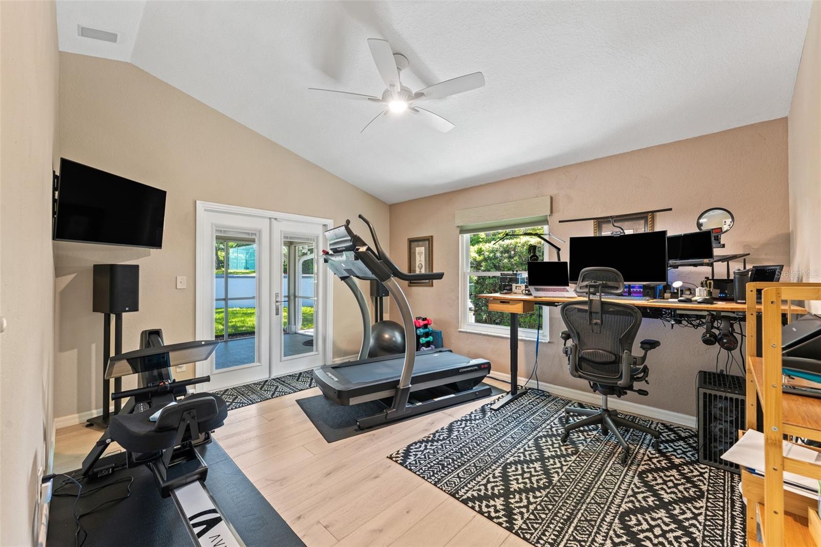 Image 39 of 77 For 811 Greenshire Court