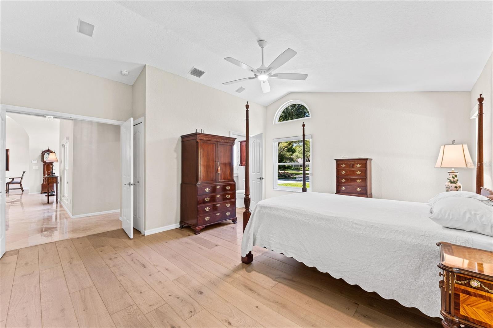 Image 43 of 77 For 811 Greenshire Court