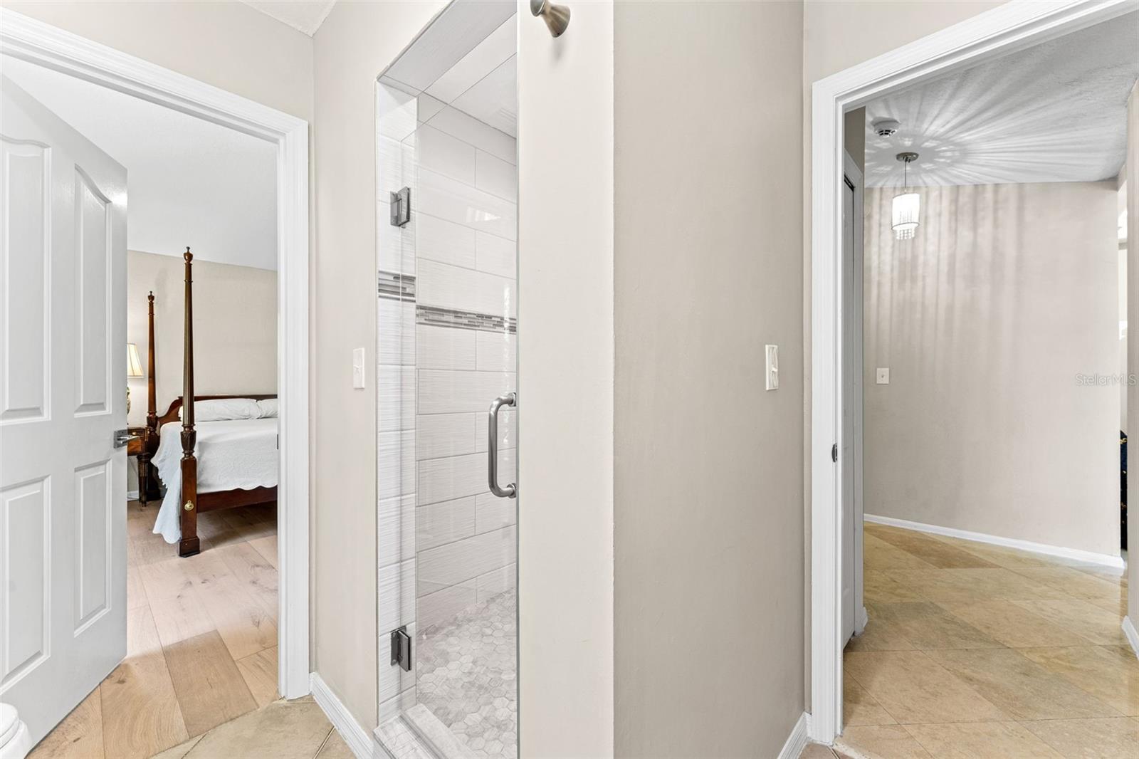 Image 45 of 77 For 811 Greenshire Court