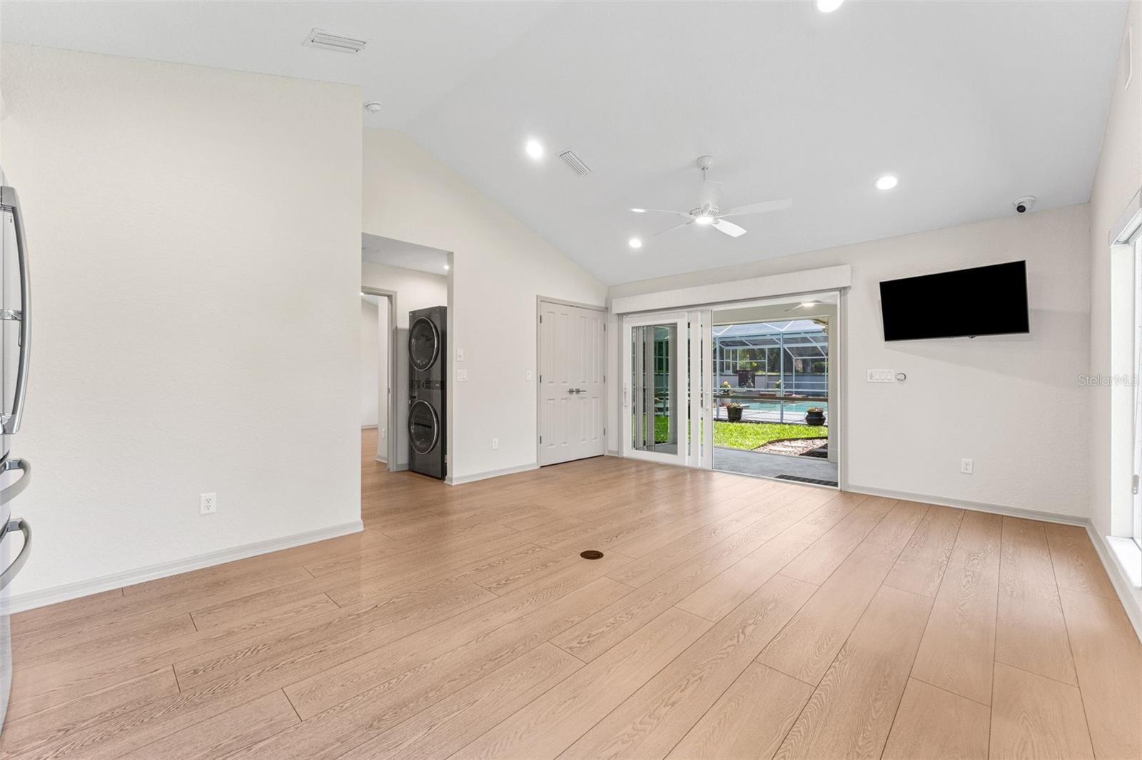 Image 56 of 77 For 811 Greenshire Court