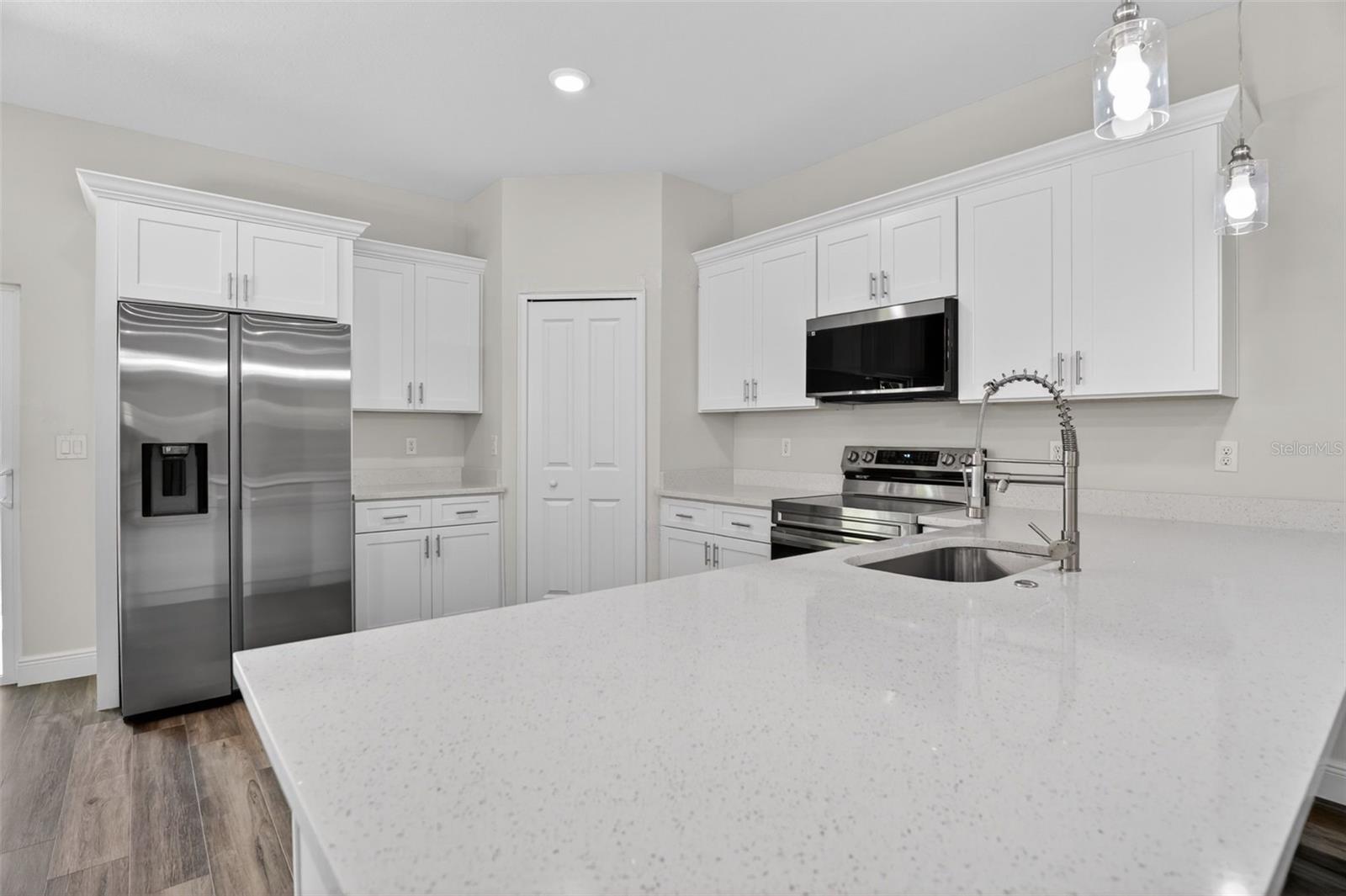 Listing photo id 9 for 9129 Anton Way