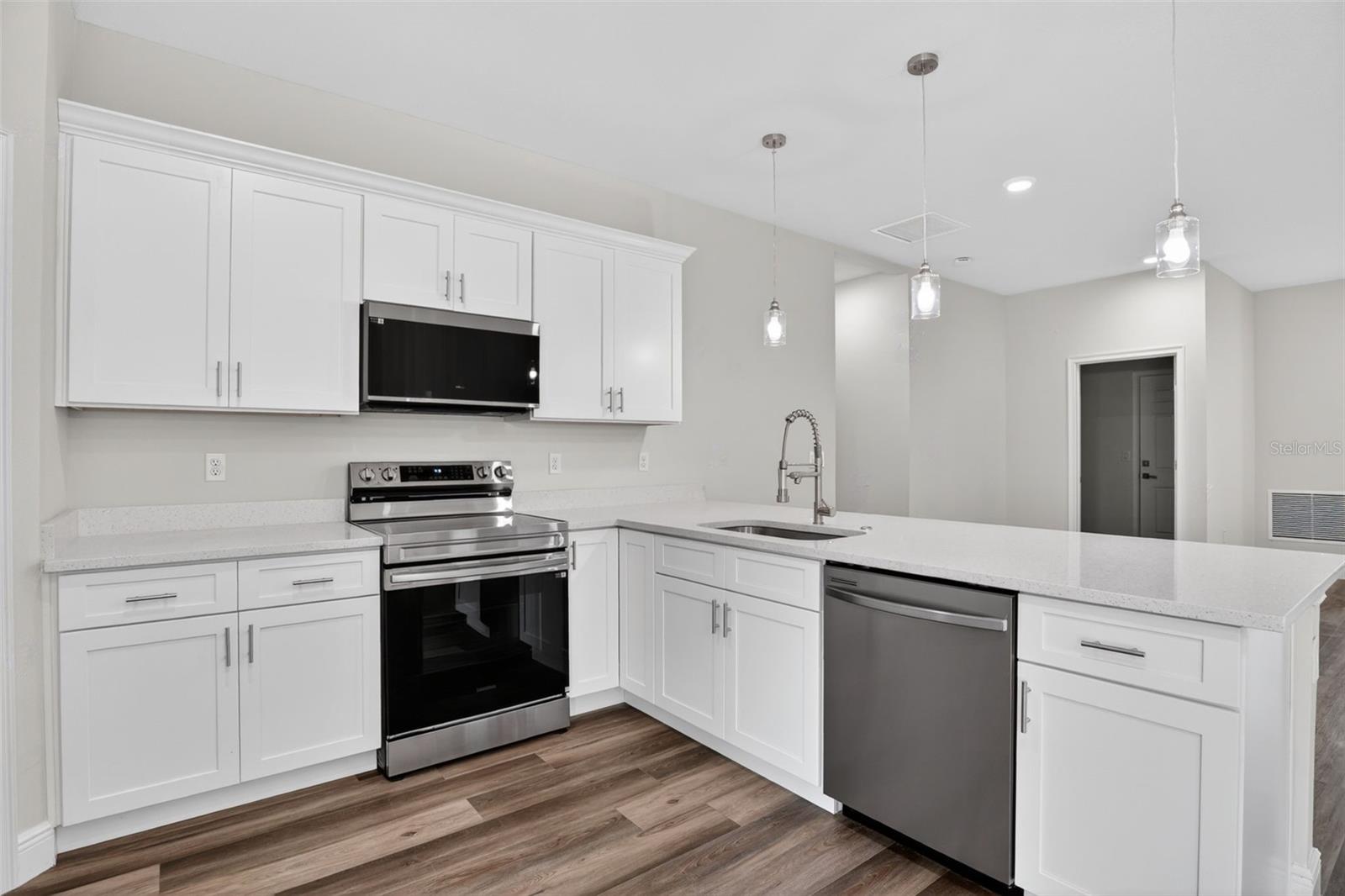 Listing photo id 11 for 9129 Anton Way