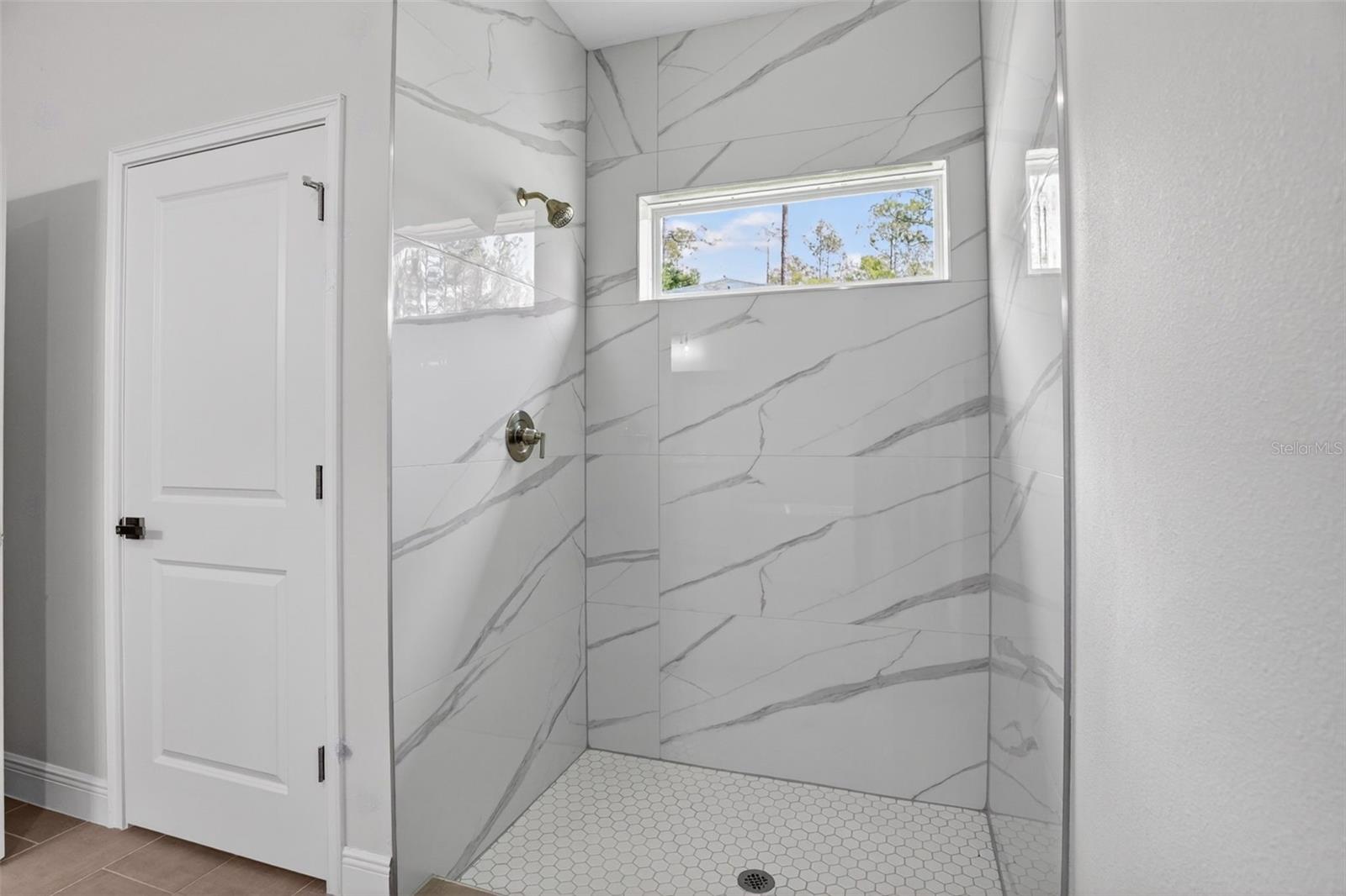 Listing photo id 13 for 9129 Anton Way