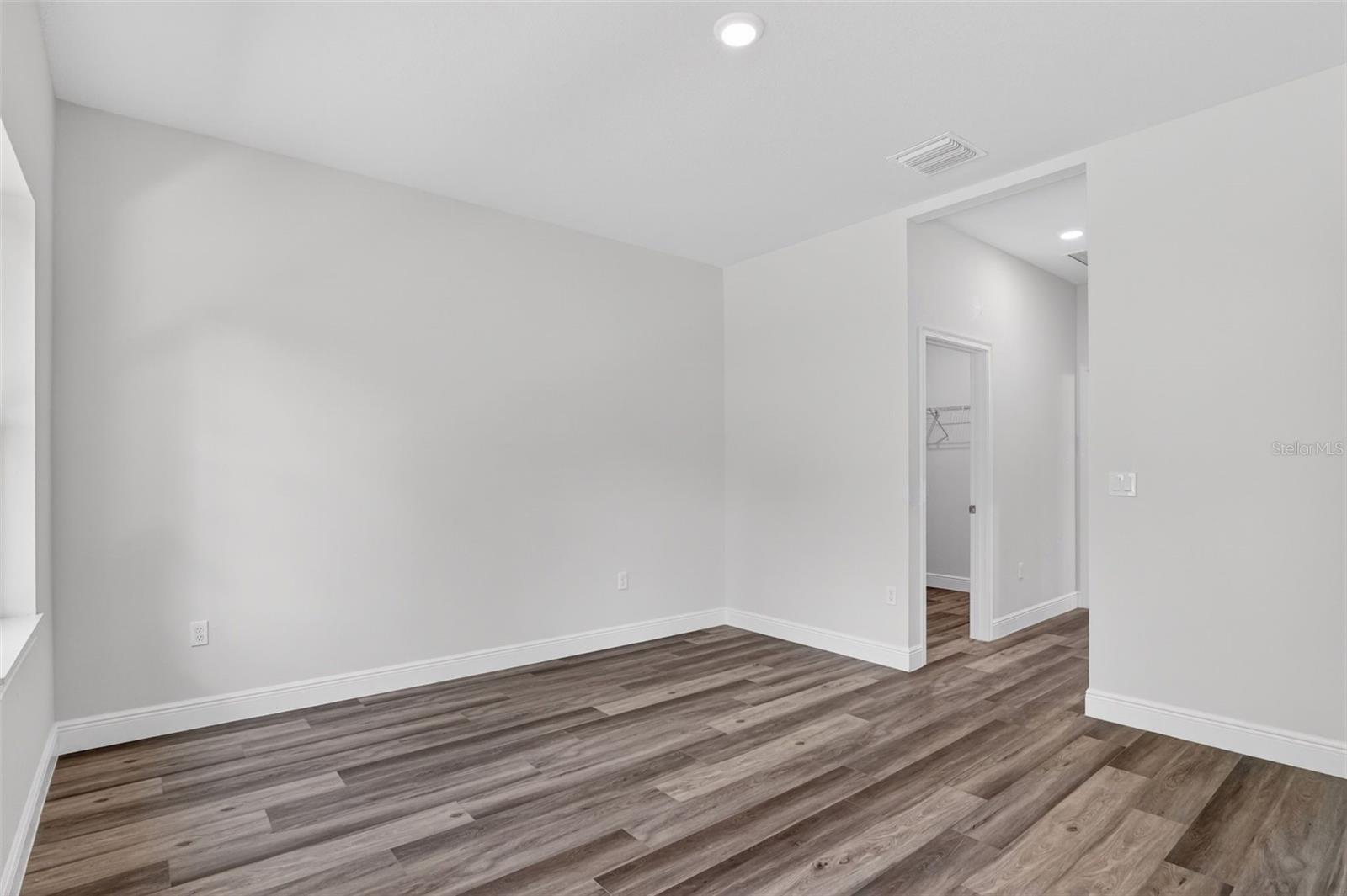 Listing photo id 15 for 9129 Anton Way