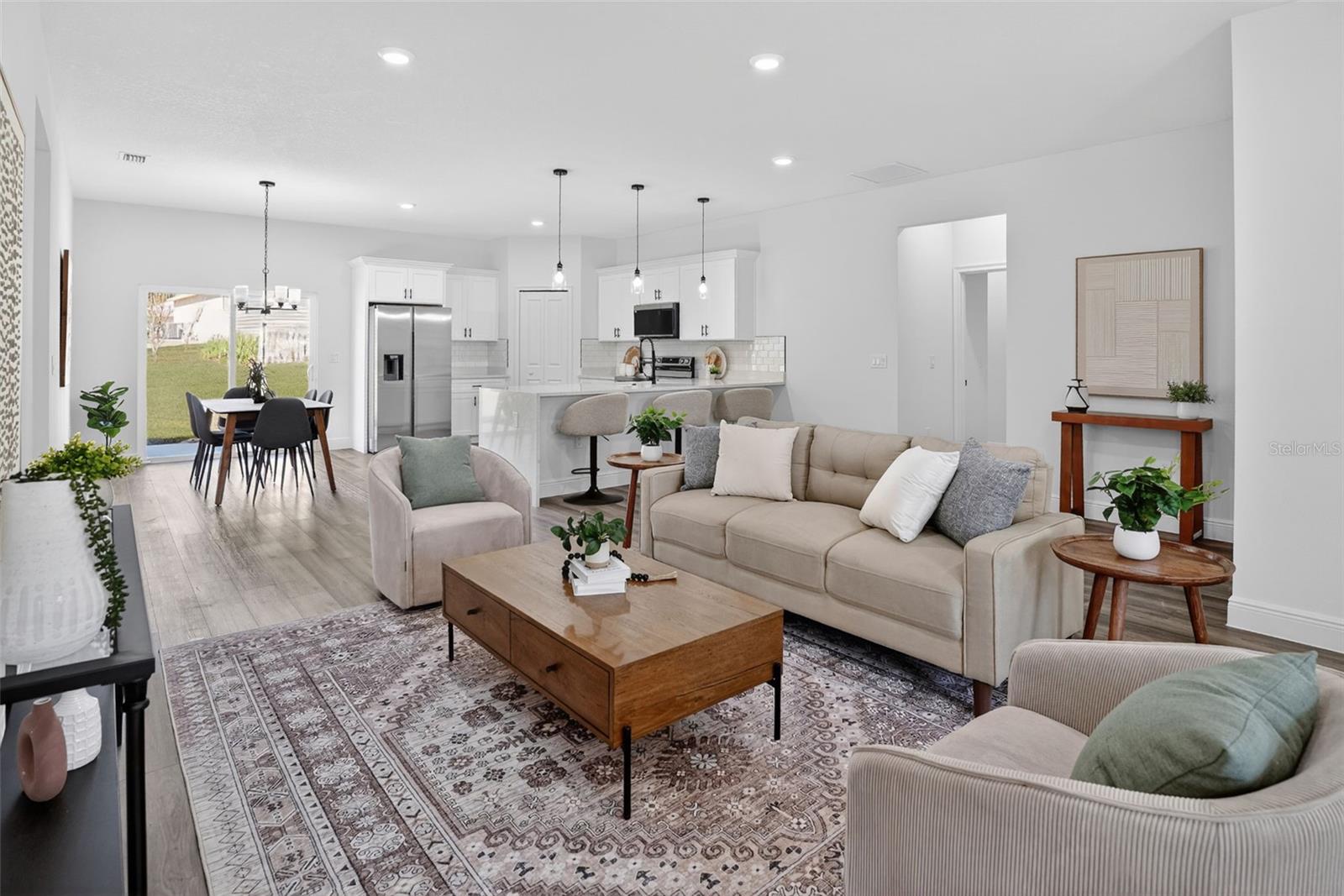 Listing photo id 3 for 9129 Anton Way