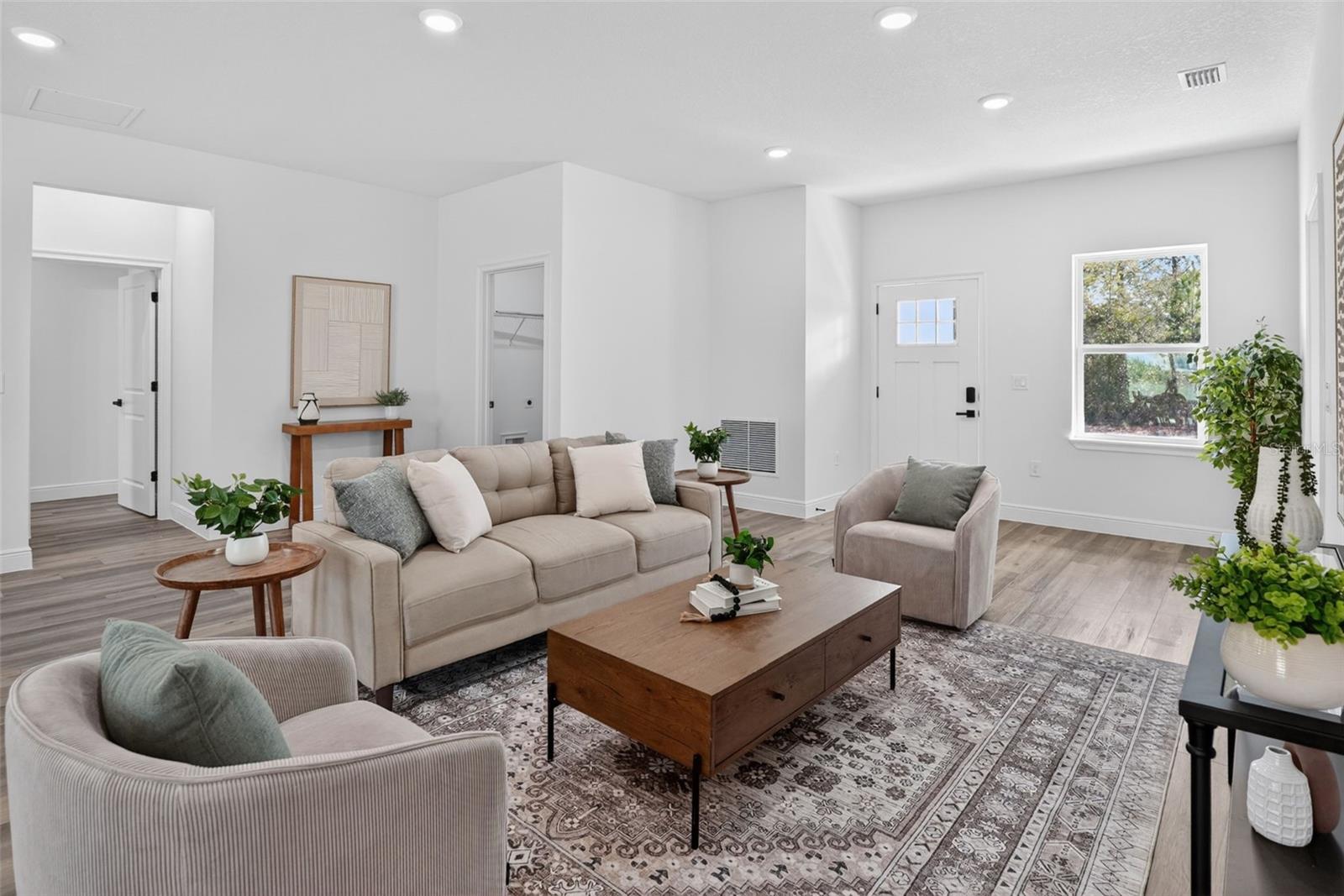 Listing photo id 4 for 9129 Anton Way