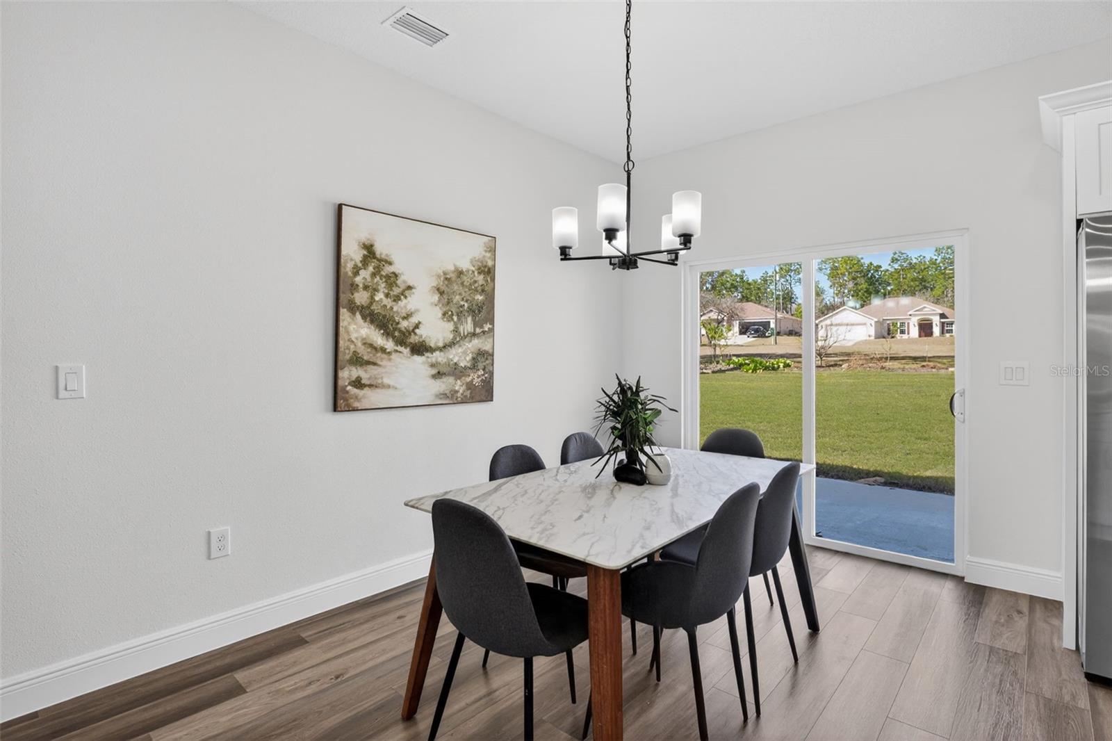 Listing photo id 5 for 9129 Anton Way