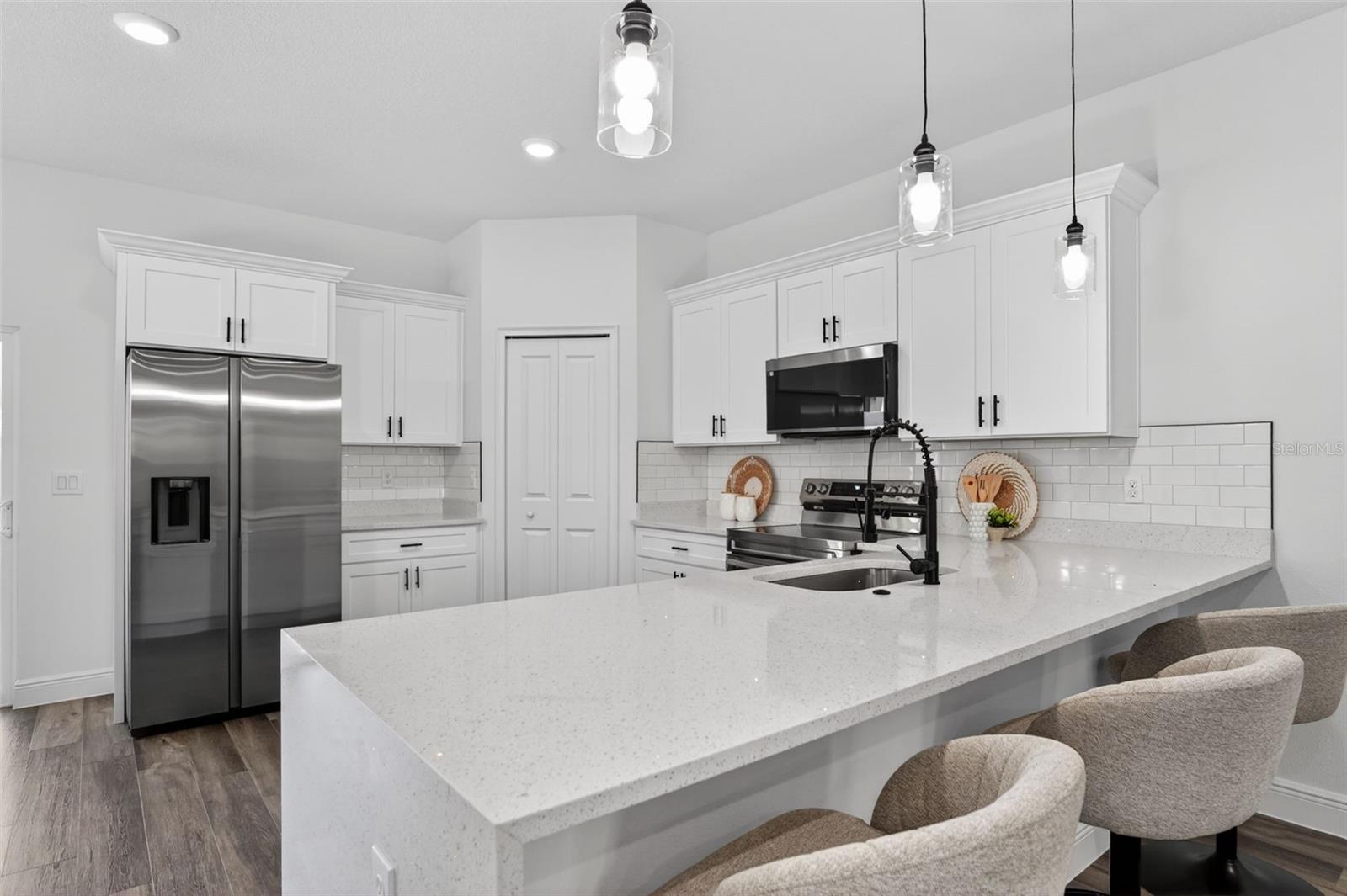 Listing photo id 7 for 9129 Anton Way