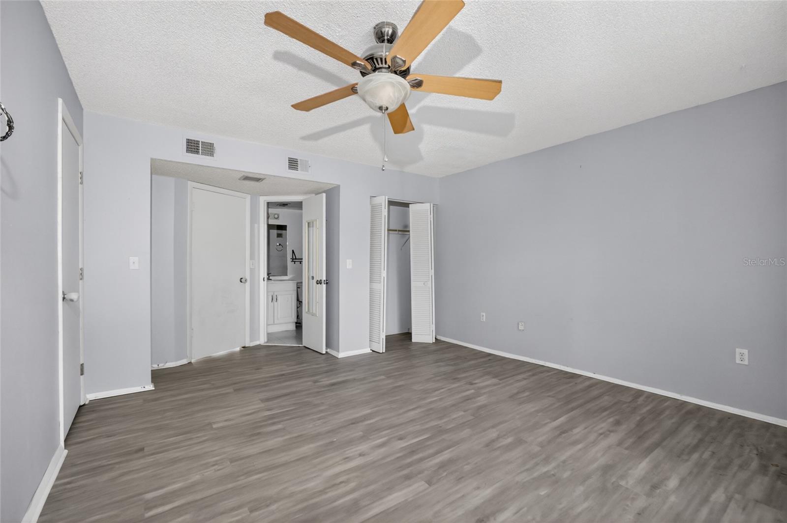 Image 10 of 20 For 5916 Village Circle 5916